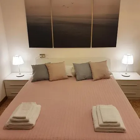 アパート 12 Minuti Da Venezia Con Parcheggio マルゲーラ